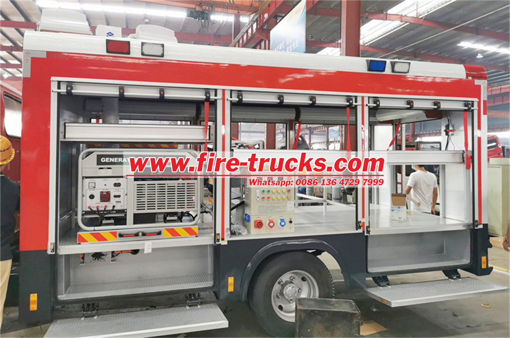 ‌Fire scene lighting fire truck Isuzu
