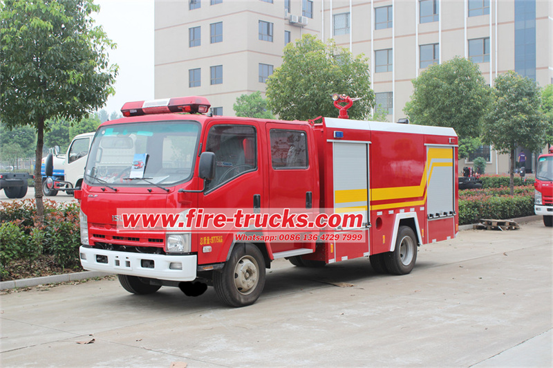 ISUZU NPR off-road fire truck