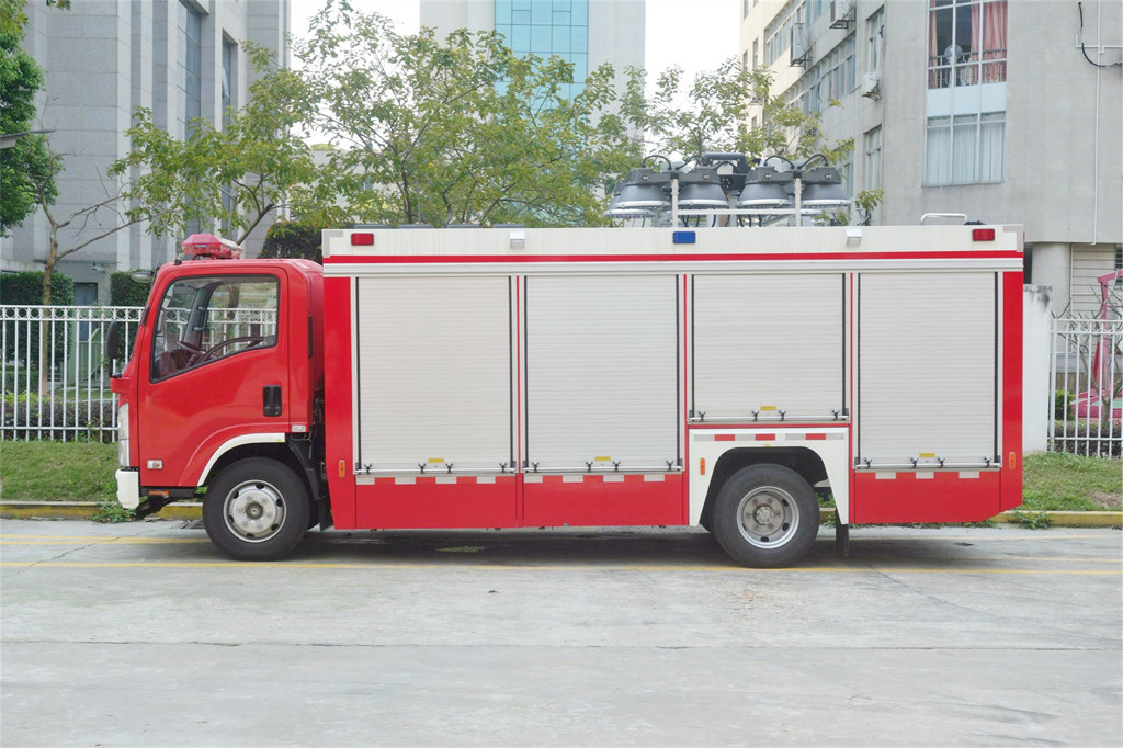2025 New ‌Fire scene lighting fire truck Isuzu