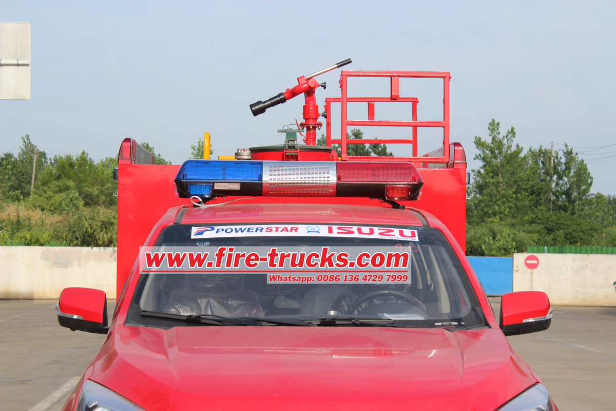 Isuzu 4x4 pickup small fire truck