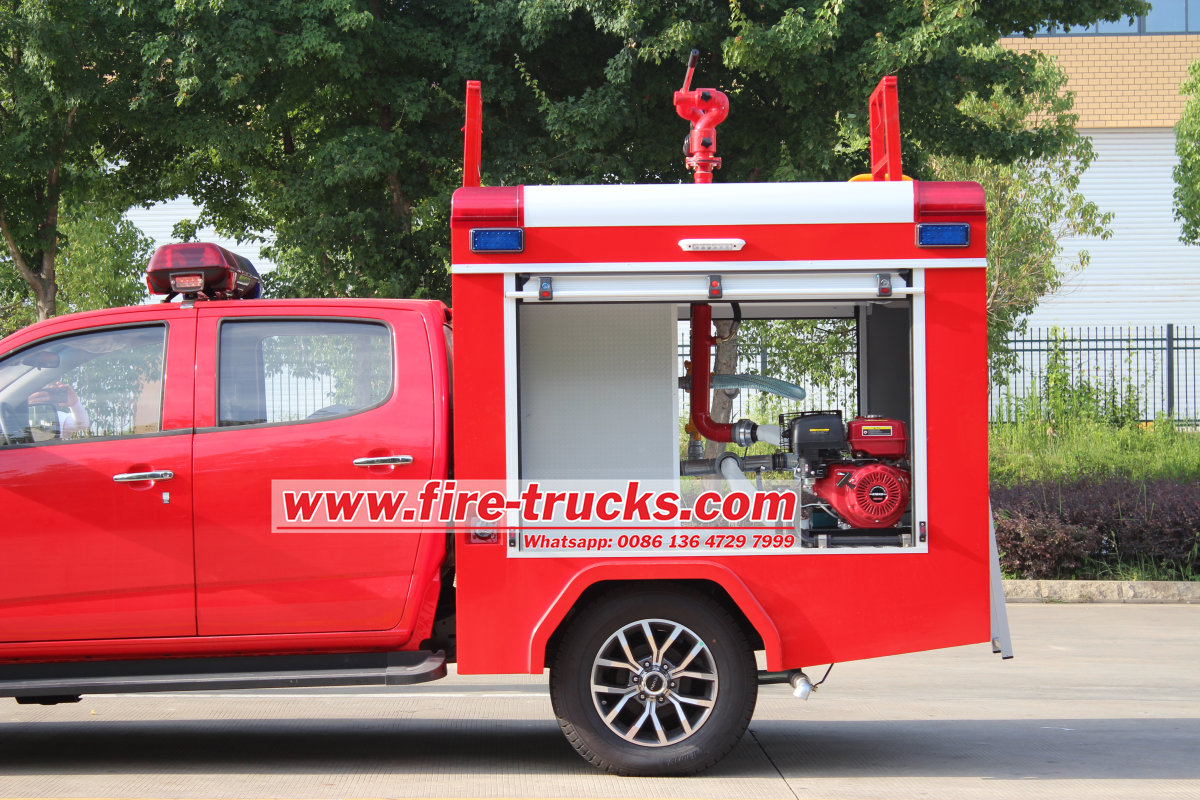 Isuzu 4x4 pickup small fire truck