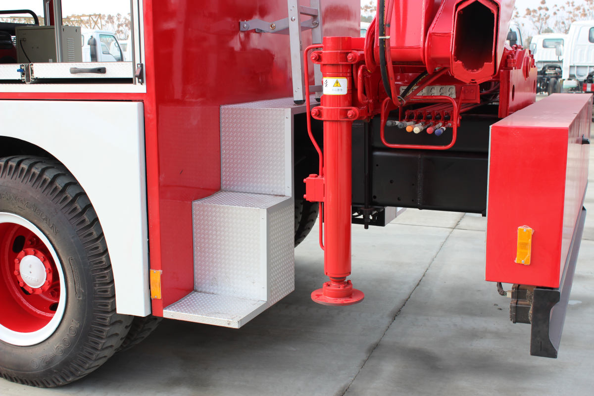 ISUZU GIGA fire rescue truck builders