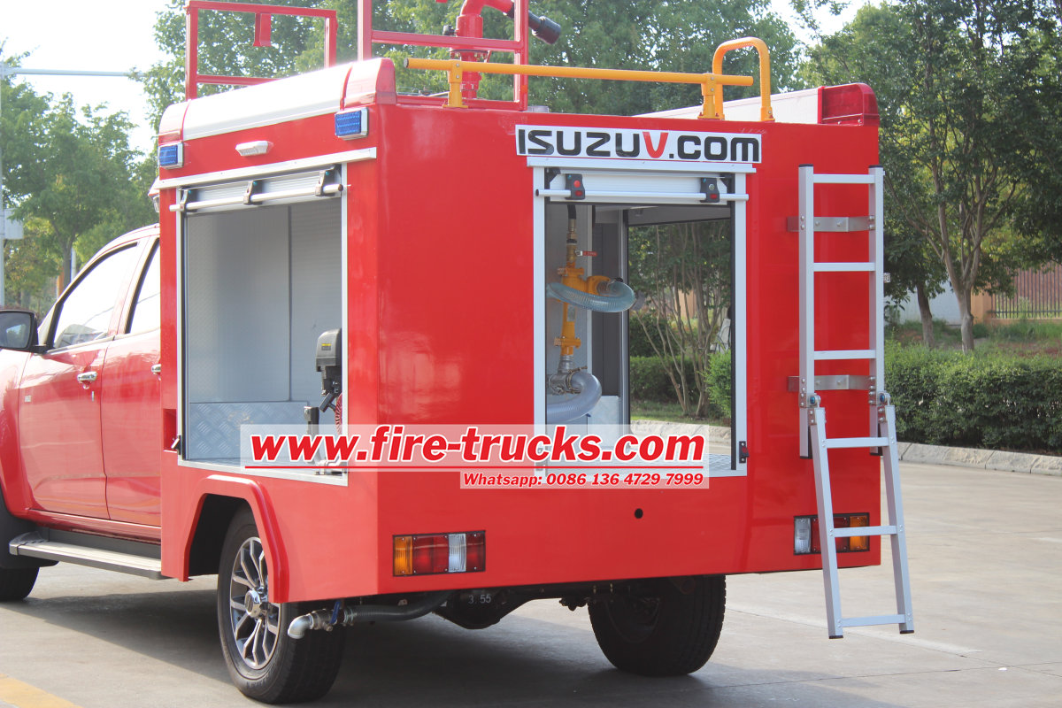 Isuzu 4x4 pickup small fire truck