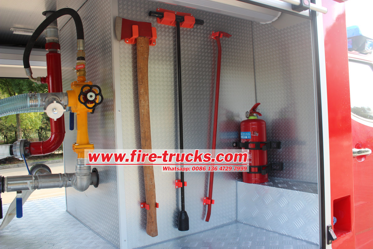 Isuzu 4x4 pickup small fire truck