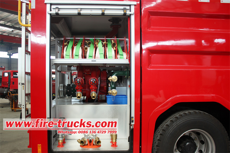 Isuzu FVR GIGA 8cbm water fire truck