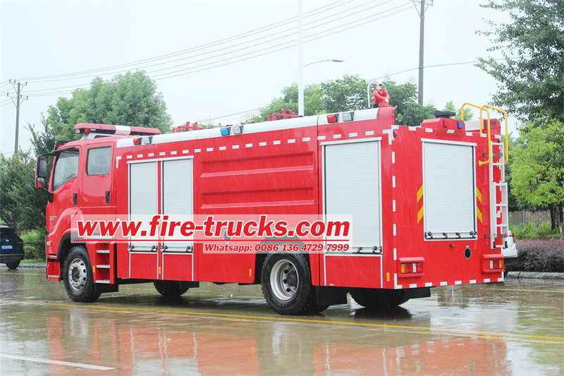 Isuzu FVR GIGA 8cbm water tank fire truck