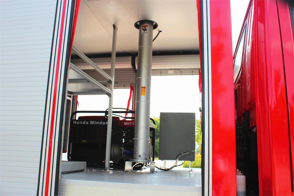 Isuzu Giga heavy-duty rescue fire truck