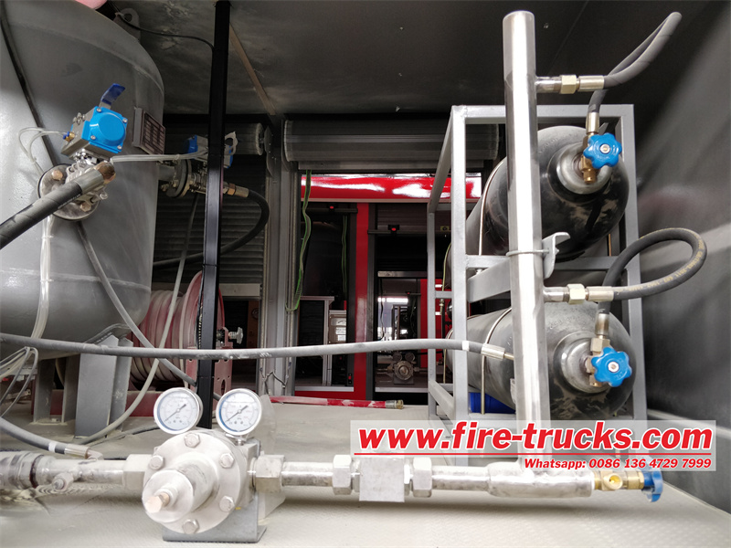 Isuzu 15,000 liter dry powder fire truck