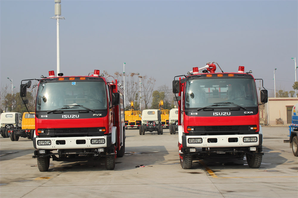 Isuzu FVZ 3000 gallon fire tanker
