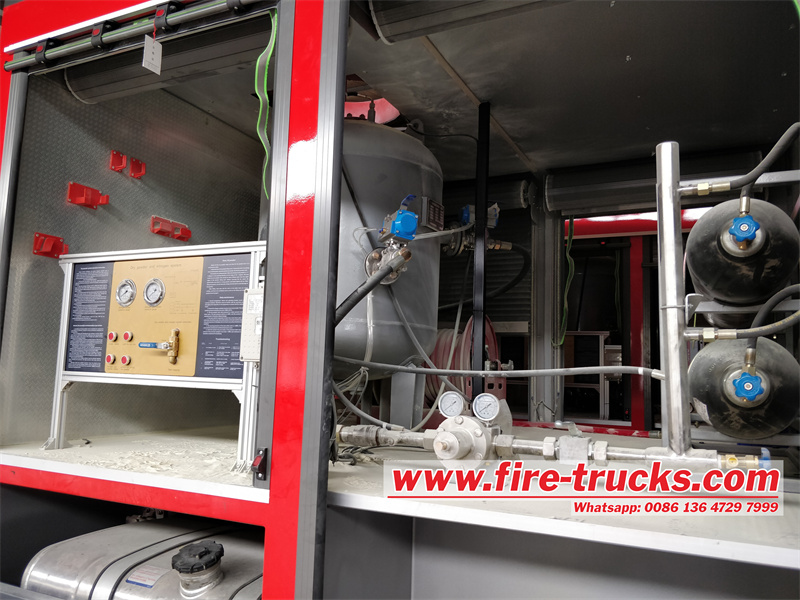 Isuzu GIGA 15cbm dry powder fire fighting truck