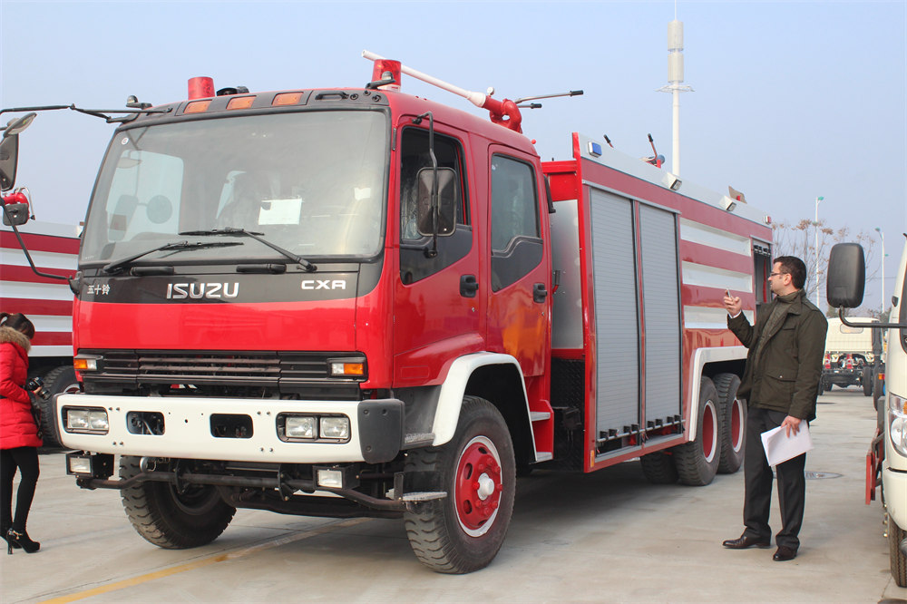 Isuzu FVZ 3000 gallon fire tanker