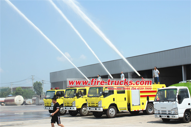 ISUZU NPR fire fighting truck