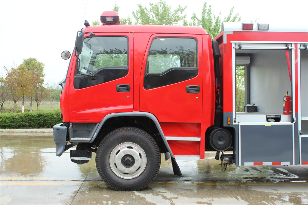 Fire-Fighting Foam Truck Isuzu