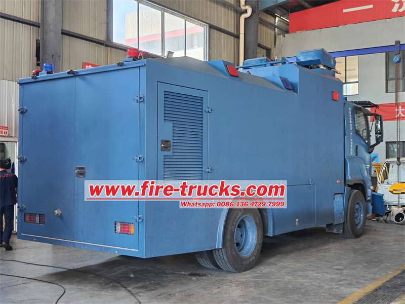 ISUZU GIGA anti-riot water cannon truck