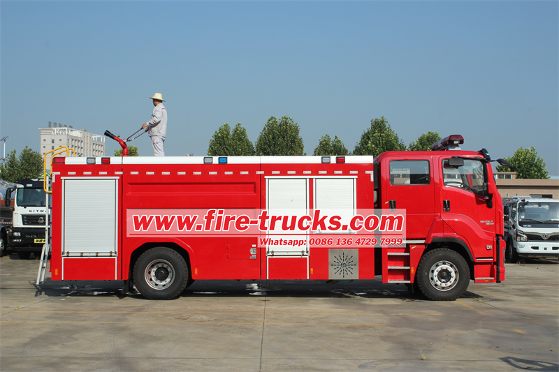 Isuzu FVR GIGA 4x2 water tank fire truck