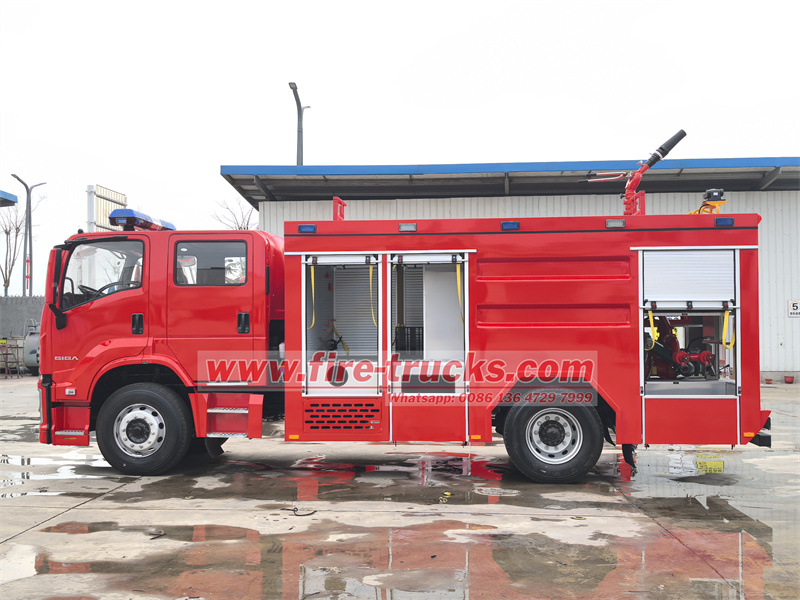 Isuzu FTR GIGA 6cbm foam water fire truck