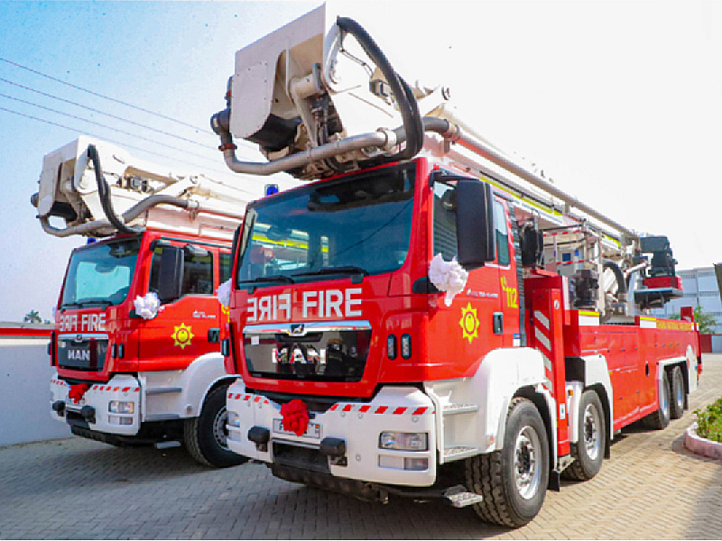 Isuzu fire truck for guidance