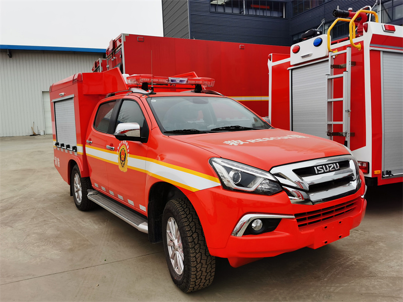 Isuzu off road 4x4 pick up fire truck