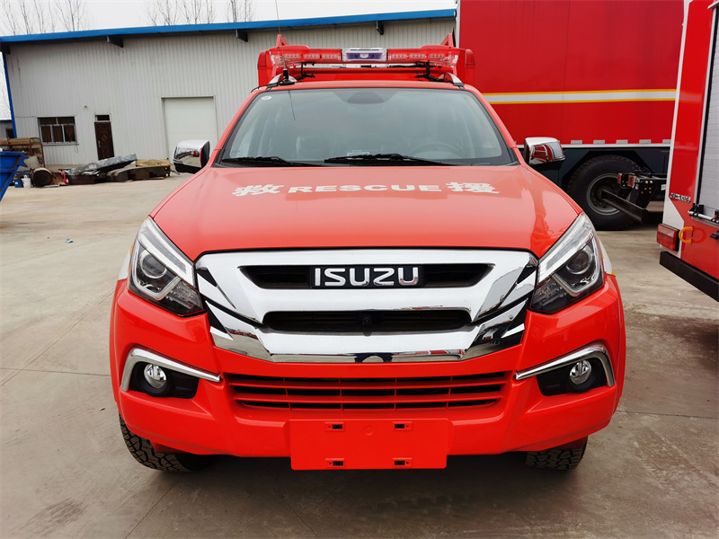 Isuzu 4x4 pickup fire truck