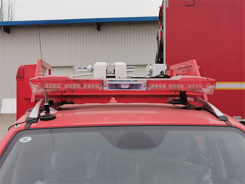 Isuzu 4x4 pickup fire command vehicle top light device