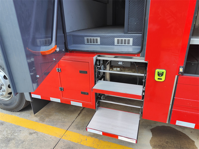 Crew cabin with automatic working ladders