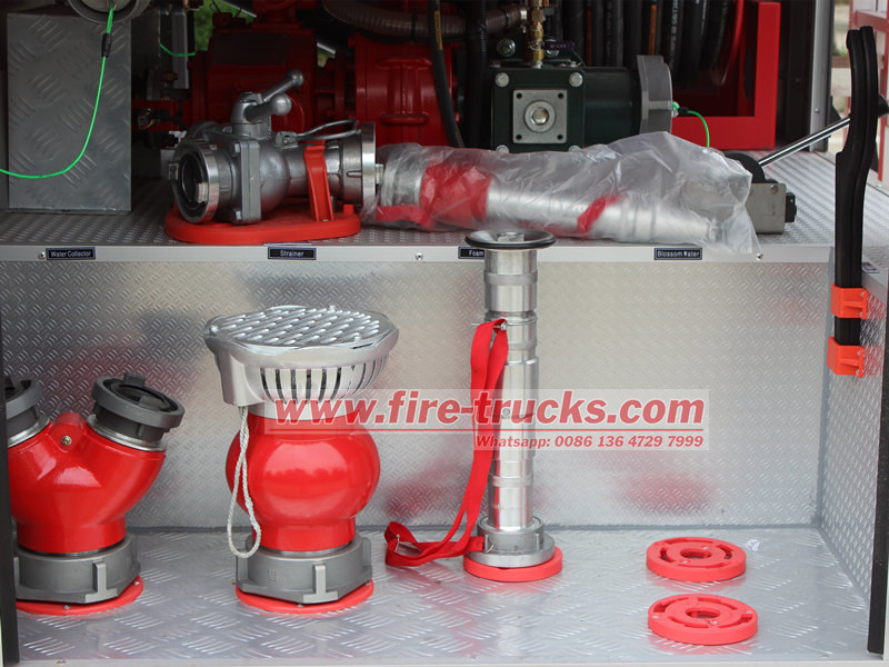 ISUZU 4WD mini pumper fire truck