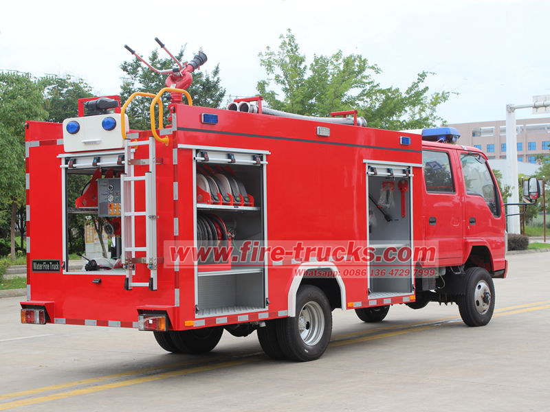 ISUZU NKR 4WD fire tanker truck