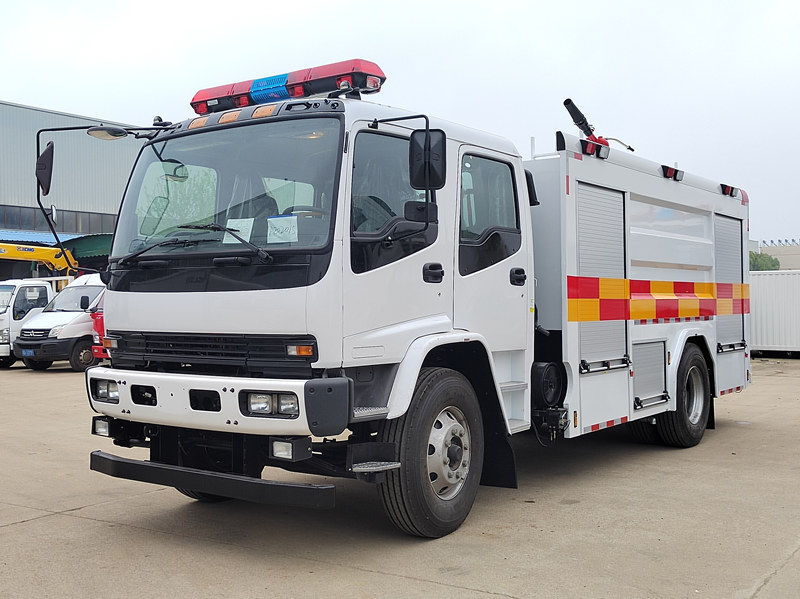 ISUZU FTR water foam fire engine