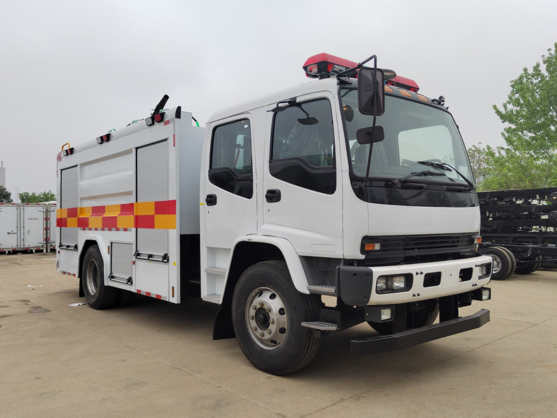 ISUZU FTR foam fire engine