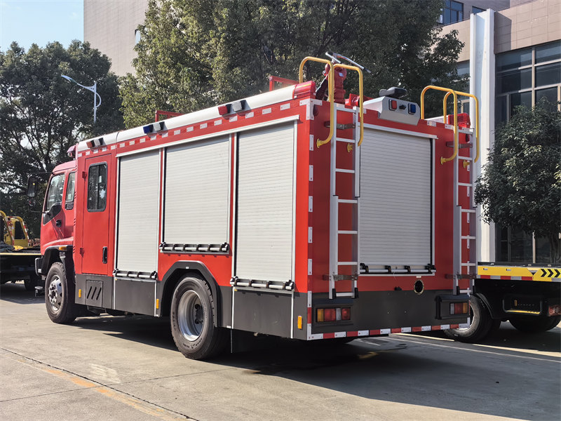 ISUZU FVR 8000L firefighting truck