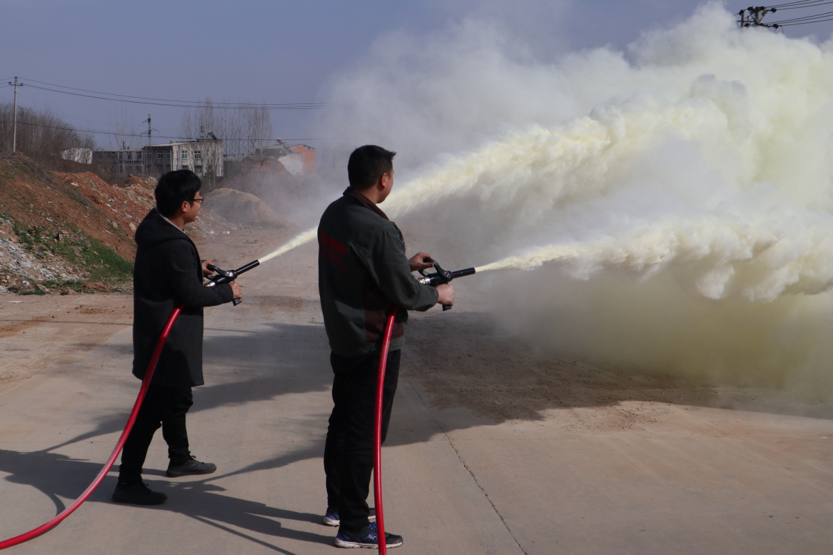 Isuzu giga Water Foam Dry Powder Com bination Fire truck