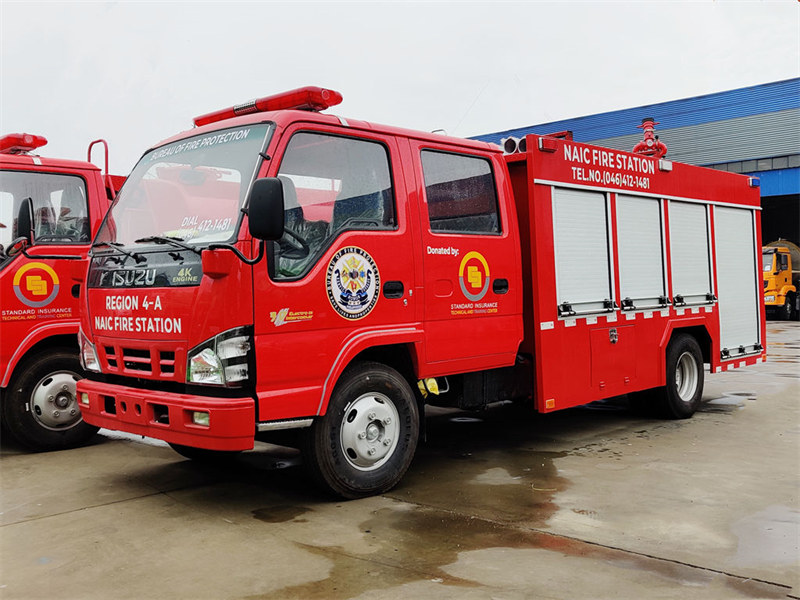 ISUZU NKR 600P fire tanker