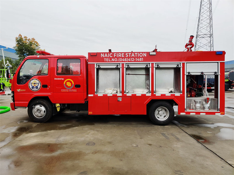 ISUZU mini water tender fire engine