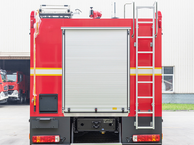 Beiben tanker fire truck rear climbing ladder and searching light