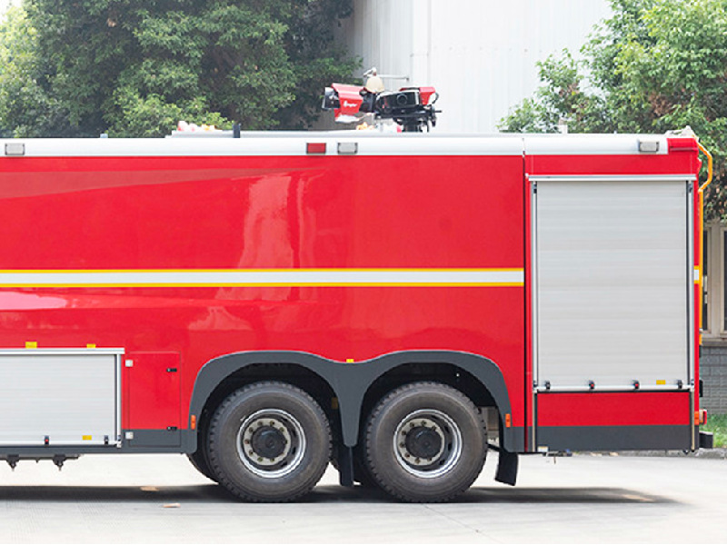 Rear view of the China North Benz fire engine