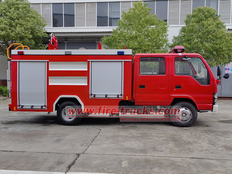ISUZU NKR 3000L fire engine truck
