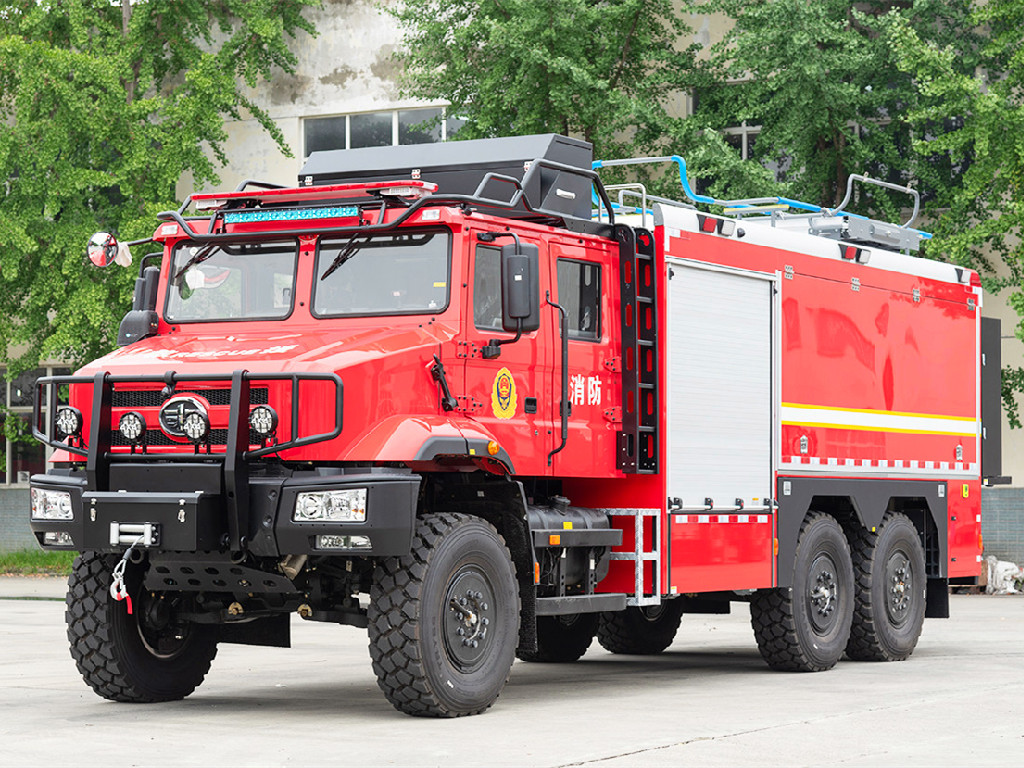 FAW 350HP all terrain fire fighting truck