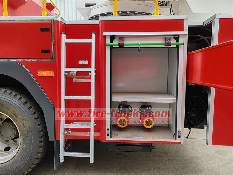 HOWO 32m aerial jetting fire truck