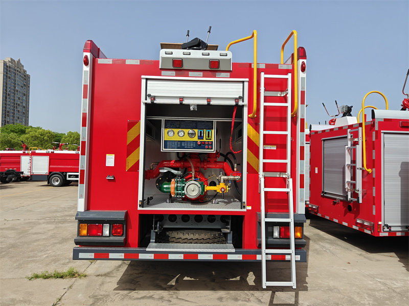 Isuzu FVR pumper fire apparatus