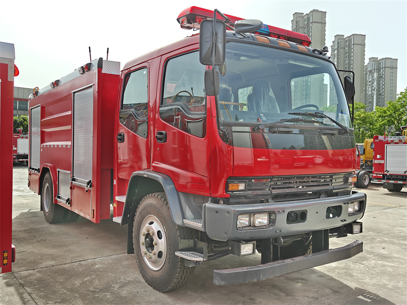 Isuzu FVR 240HP tanker fire apparatus