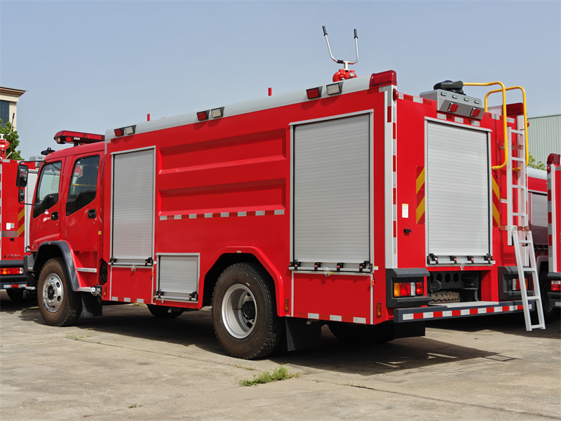 Isuzu FVR 240HP tanker fire apparatus