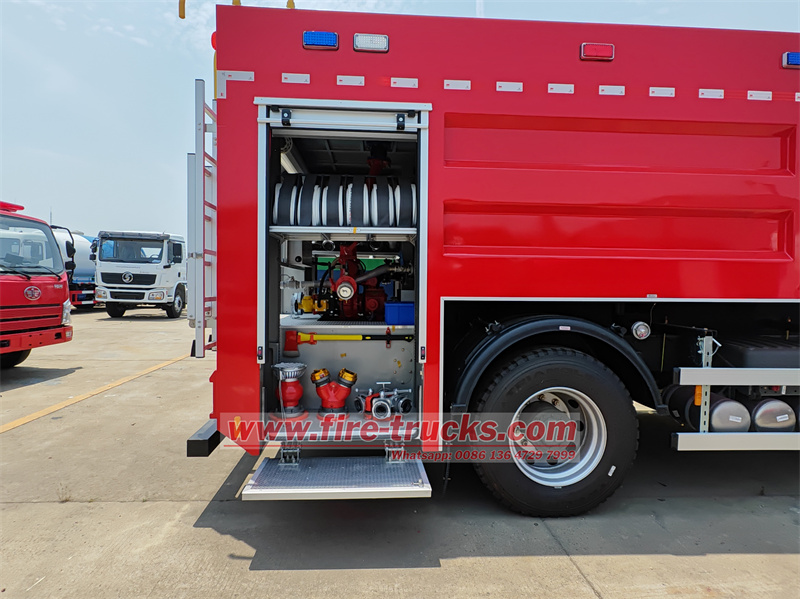 HOWO 300HP engine foam pumper tender