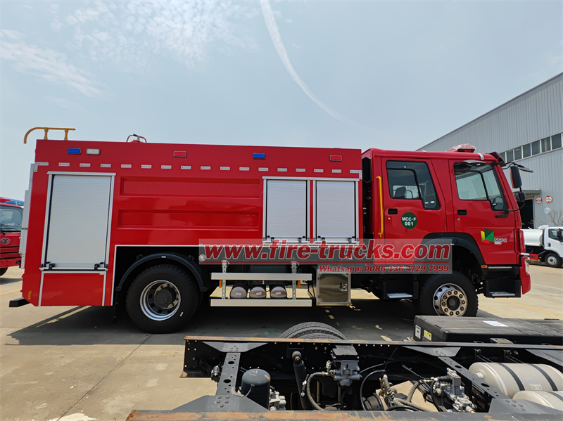 HOWO 4X2 8CBM multipurpose fire truck