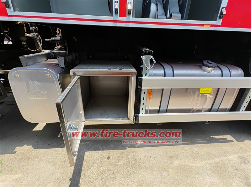 HOWO 4X2 8CBM multipurpose fire truck