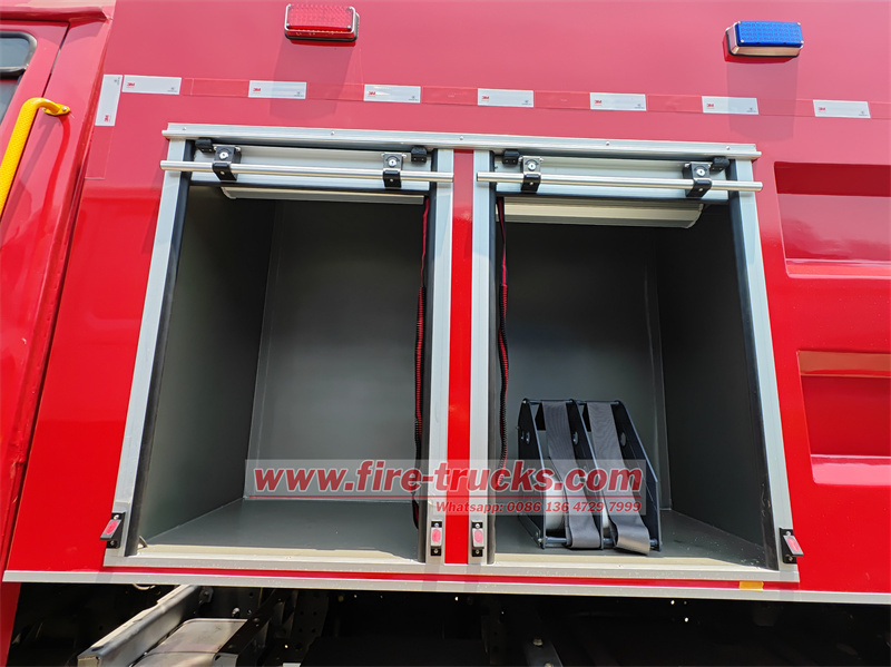 HOWO 4X2 8CBM multipurpose fire truck