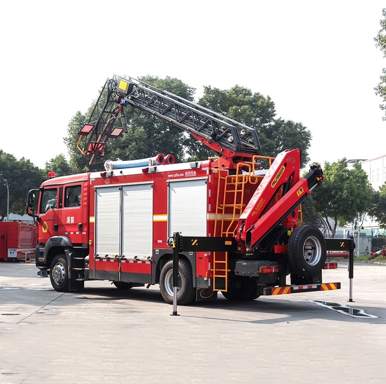 Sinotruk HOWO Emergency Rescue Fighting Vehicle Fire Truck with Crane