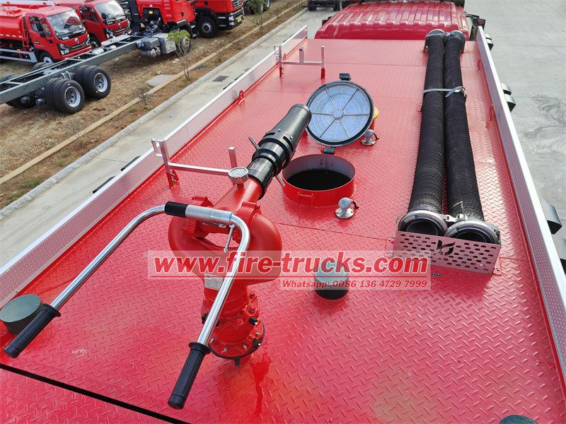 Isuzu fire engine top mounted fire monitor and accessories