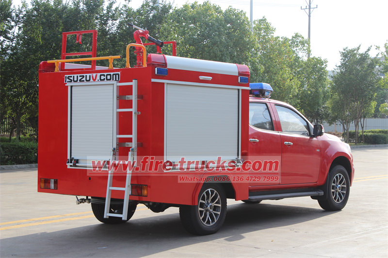 ISUZU 4×4 pickup fire pumper truck