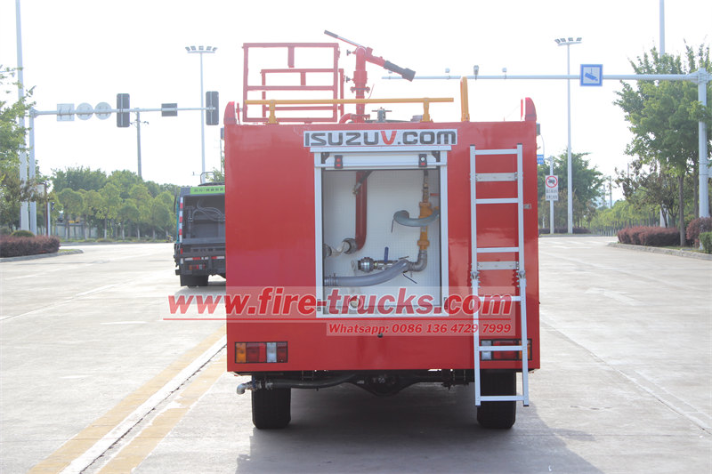 ISUZU 4×4 pickup water tender