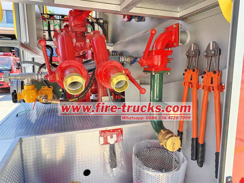 Isuzu fire truck pump room